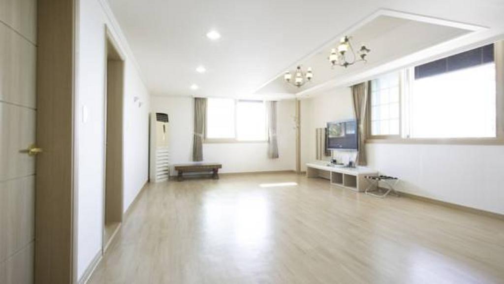 Tongyeong Bay Condo Hotel Eksteriør billede