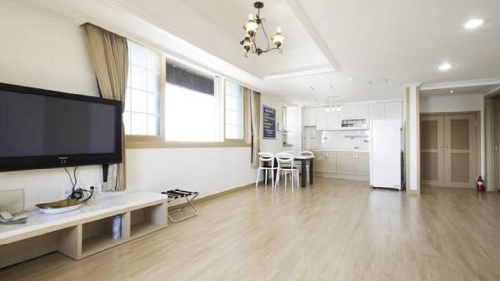 Tongyeong Bay Condo Hotel Eksteriør billede