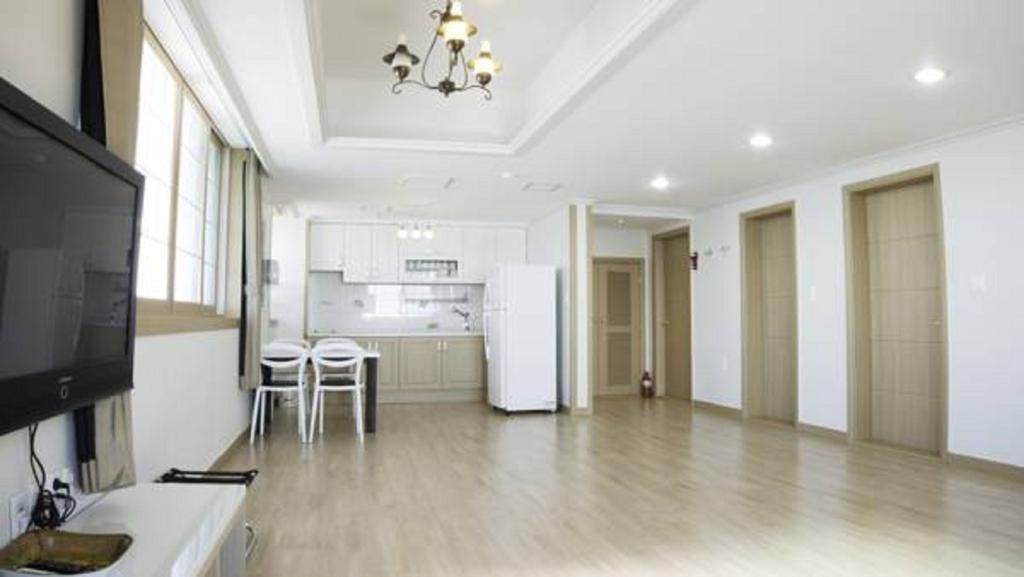 Tongyeong Bay Condo Hotel Eksteriør billede