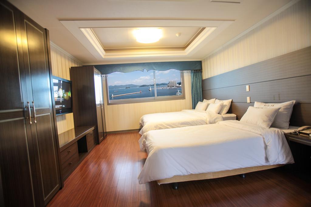 Tongyeong Bay Condo Hotel Eksteriør billede