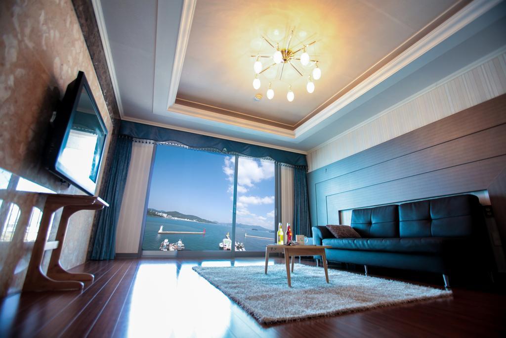 Tongyeong Bay Condo Hotel Eksteriør billede