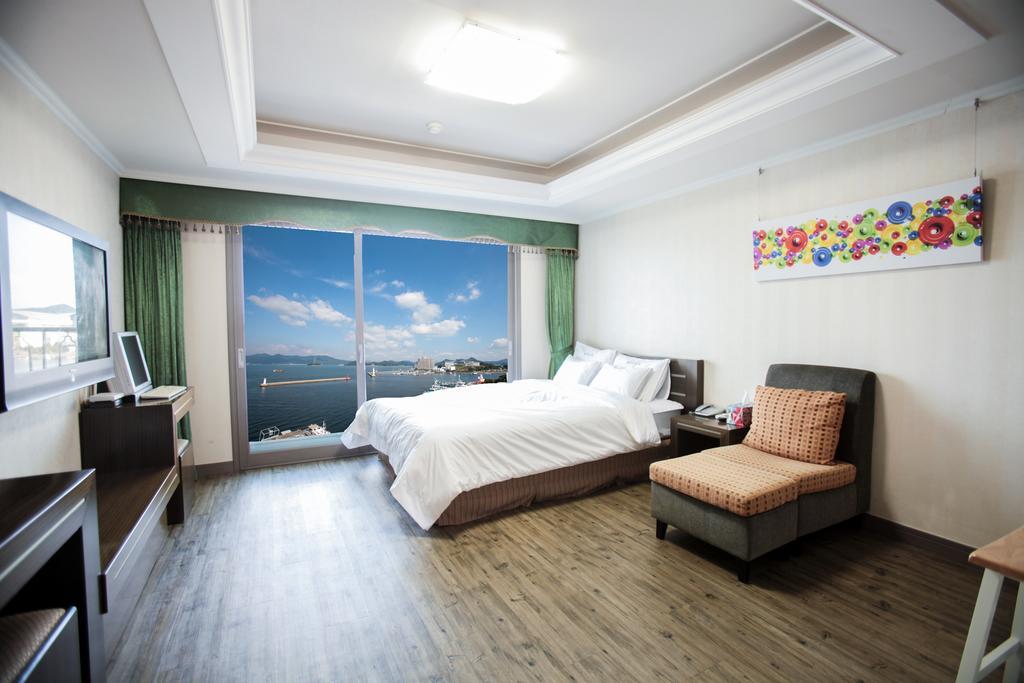 Tongyeong Bay Condo Hotel Eksteriør billede