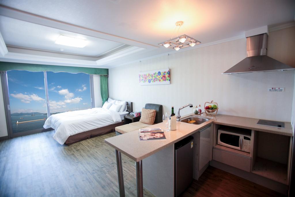 Tongyeong Bay Condo Hotel Eksteriør billede